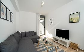 Riviera 1Br - 8 Min Niarchos Snfcc By Twentytwo